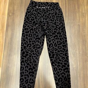 Balance Athletica Kingdom Black Panther Leggings S